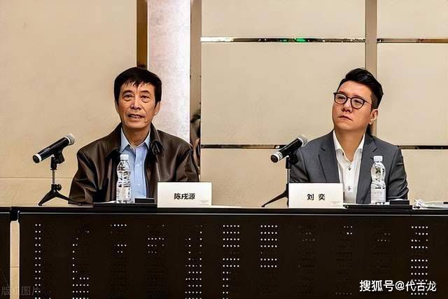 放荡老师张开双腿任我玩动图